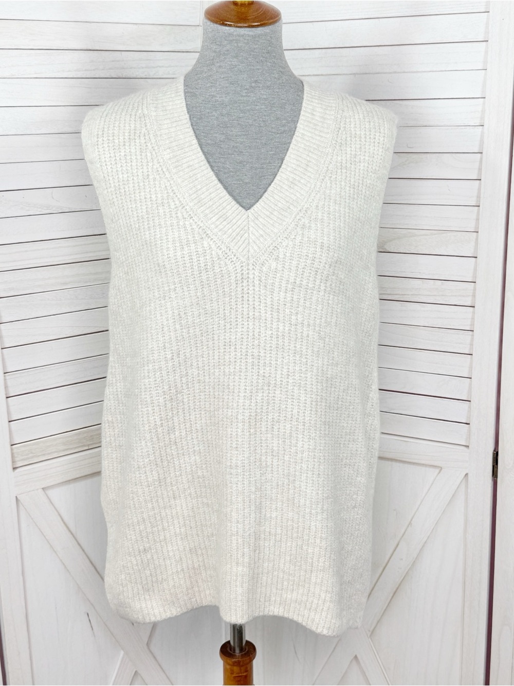 Vince Camuto Oversized V Neck Sleeveless Sweater Vest Beige Small Heritage
